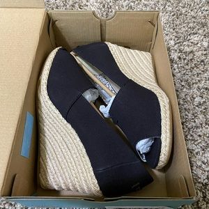 Toms Open Toe Wedge Sandals, Size 6.5, canvas
